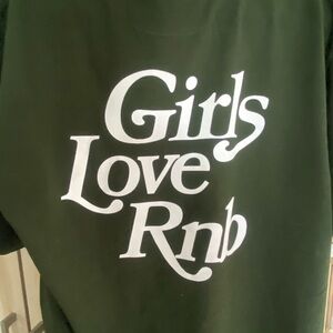 Green 'Girls Love Rnb' T-Shirt